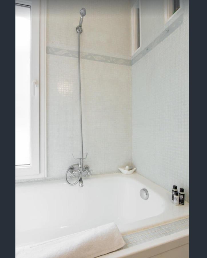 Paris Petit Appartement Lumineux Et Atypique Exterior foto
